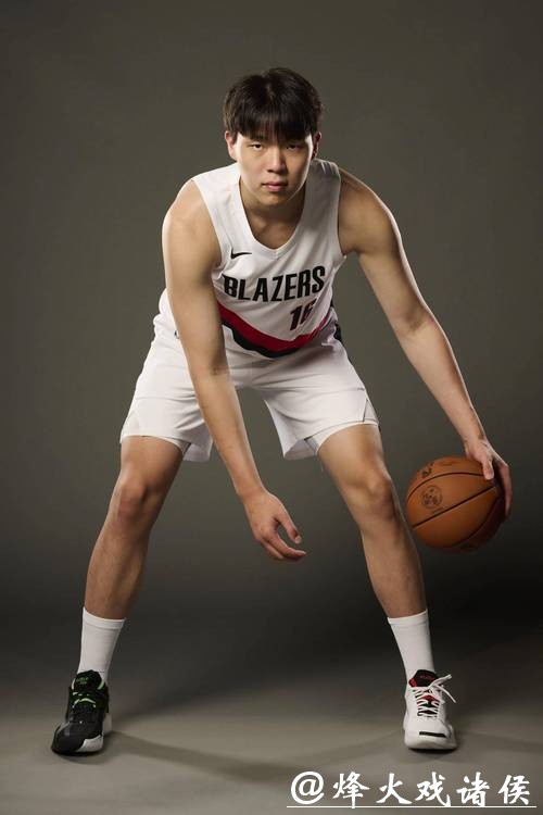 杨瀚森入开拓者倒大霉！首节制霸攻守，后续无球权，浪费好状态！